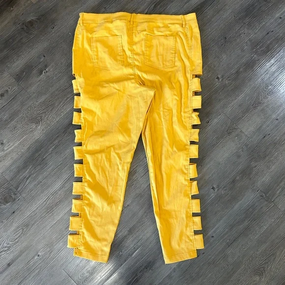 Yellow Cutout Pants 3XL | Sexy Plus-Size Jeans - Picture 3 of 5
